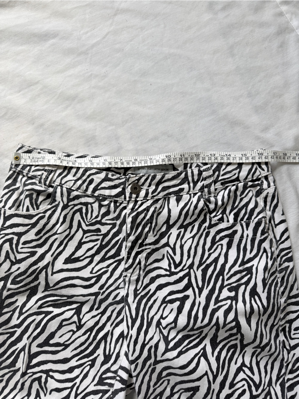 Chico's Black White zebra Print wide leg cropped denim jeans size 2 ( 12/14) - Picture 4 of 6